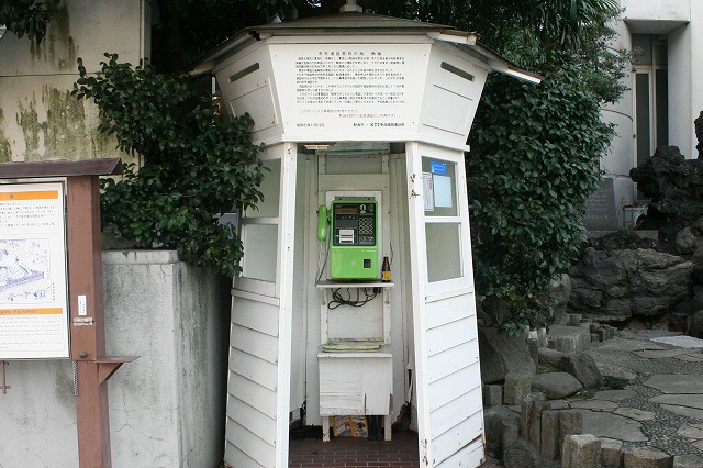写真：復元した公衆電話ボックス