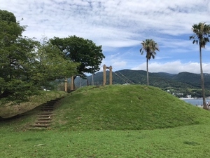 芝生広場の吊り橋