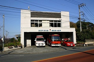 写真：南熱海出張所に止められたポンプ車と救急車