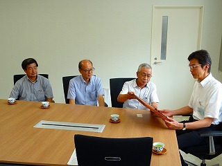 写真：中野町内会表敬訪問の様子