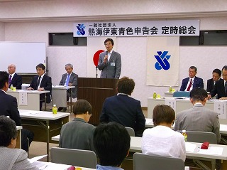 写真：熱海青色申告会定時総会に参加する市長の様子