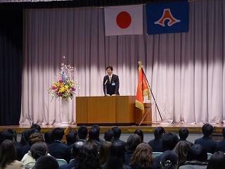 写真：熱海高校卒業式に出席する市長の様子