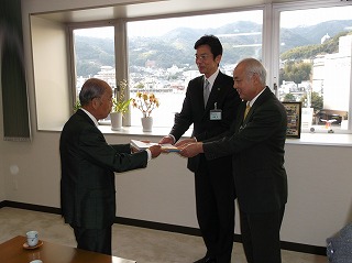 写真：市長表敬訪問の様子