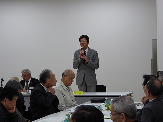 写真：熱海市町内会長連合会1月定例会に出席する市長の様子