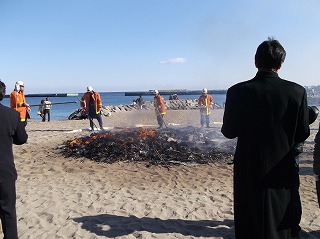 写真：どんどん焼きの様子