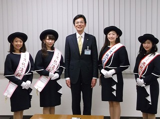 写真：第29代ミス熱海表敬訪問の様子