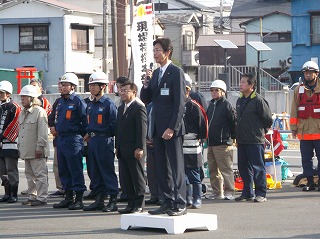 写真：消防秋季合同演習に参加する市長の様子