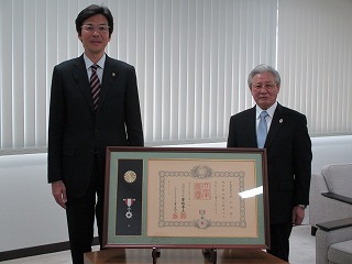 写真：鈴木秀旺会長叙勲受章報告の様子