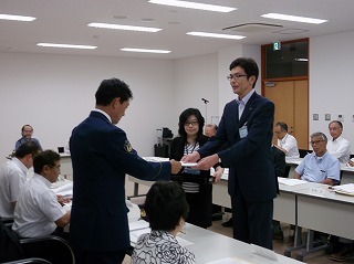 写真：都市計画審議会委嘱状交付の様子