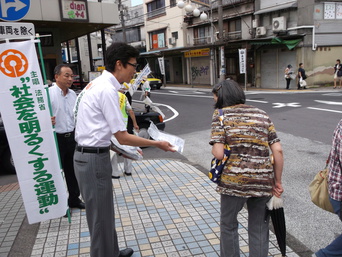 写真：社会を明るくする運動キャンペーンに参加する市長の様子