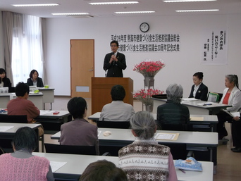 写真：健康づくり食生活推進協議会創立20周年記念式典に出席する市長の様子