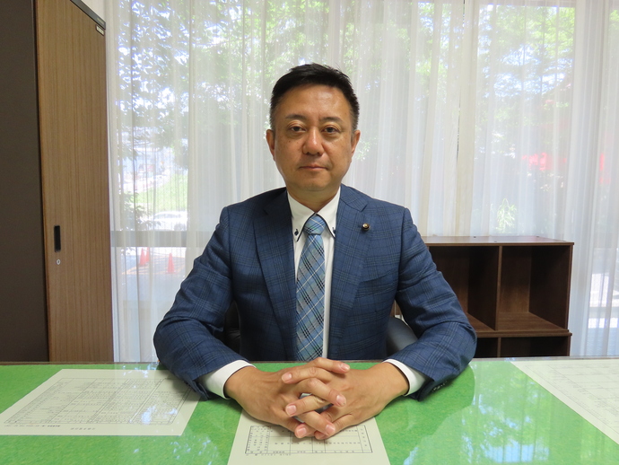 写真：赤尾議長