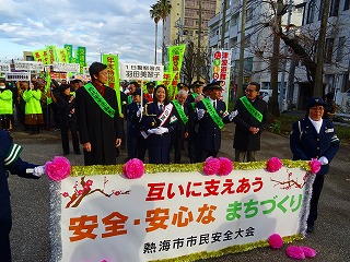 写真：パレードに参加する市長