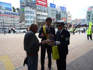 写真　春の全国交通安全運動街頭広報