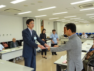 写真　熱海花のまちづくり推進協議会委嘱状交付