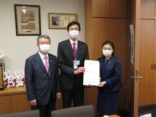 写真 竹部議長・齊藤市長・牧島議員