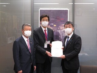 写真 竹部議長・齊藤市長・佐々木議員