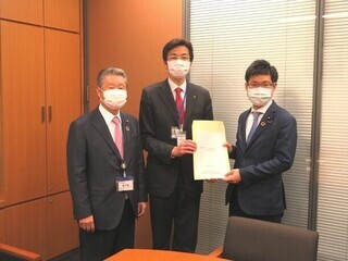 写真 竹部議長・齊藤市長・勝俣議員
