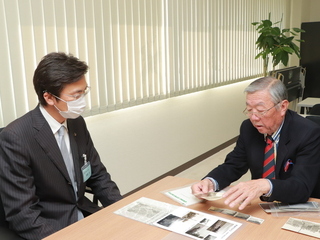 写真　市長と寄付者