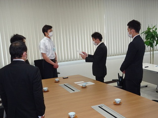 写真　奉賛会の趣意書読み上げ