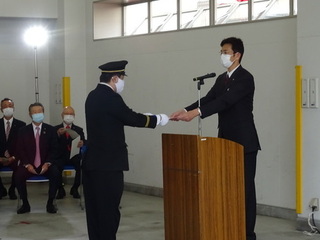写真　市長伝達の様子