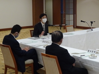 写真　定例市長会議の様子