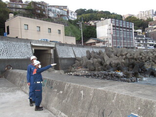 写真　現地確認の様子