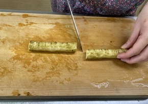 ごぼうを切る