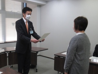 写真　委嘱状交付の様子