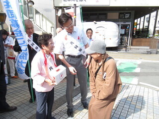 街頭募金活動の様子